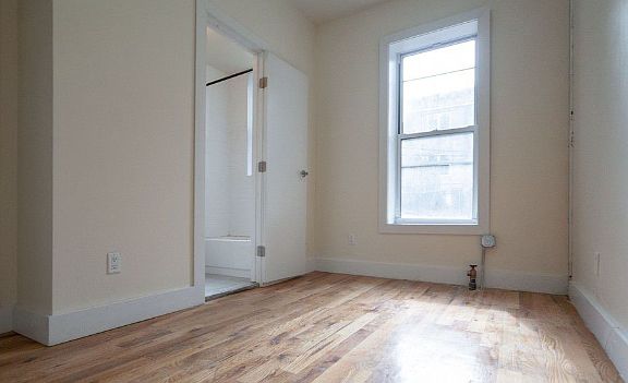 4th image of 462 Lexington Ave APT 1R
