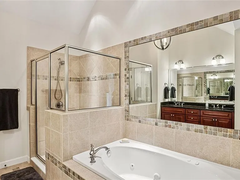 805 Highland Green Way NE — Photo 20