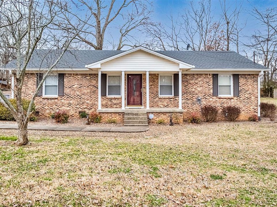 1st image of 704 Wildwood Dr