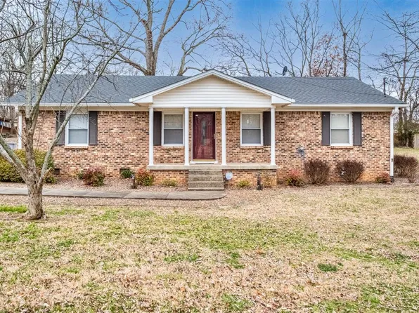 704 Wildwood Dr, Russellville, KY 42276