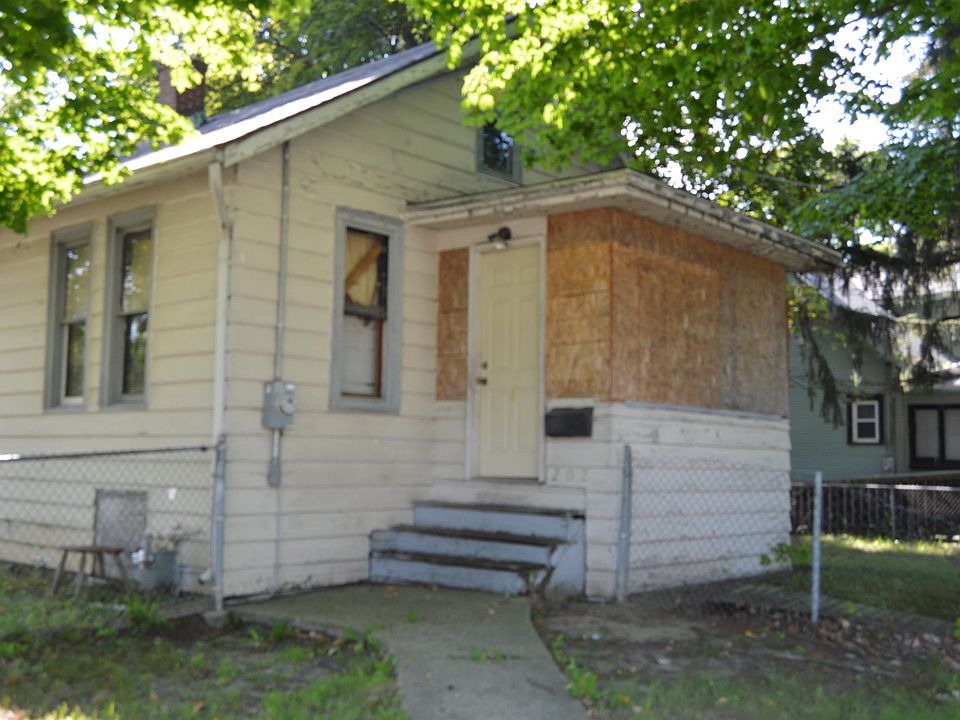 1st image of 202 S Day Ave