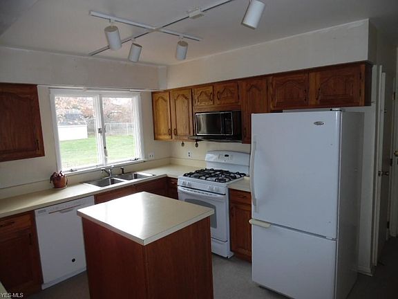 5th image of 103 Iroquois Dr