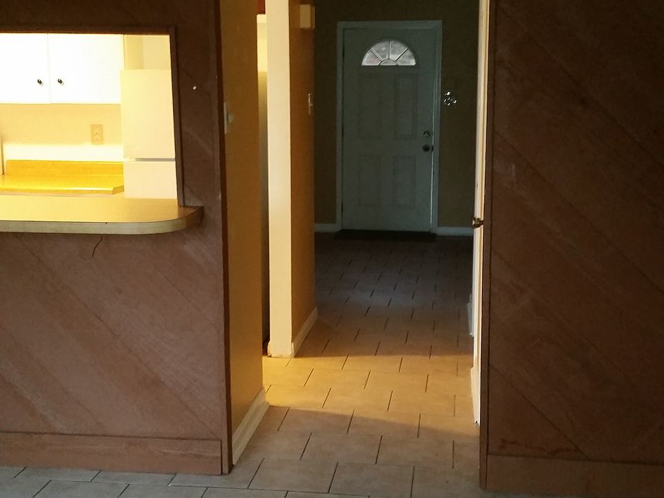 2nd image of 905 Vouray Dr APT C