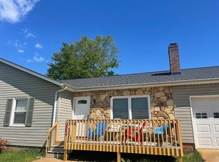 4864 Forest Ridge Dr, Hickory, NC 28602