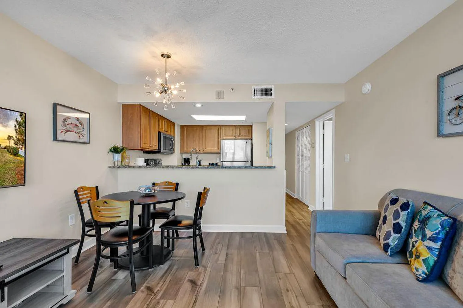 2 bed, 2.0 bath, 1001 sqft, $4,721 — Photo 3