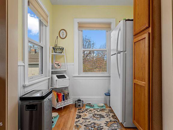5th image of 606 N 10th St