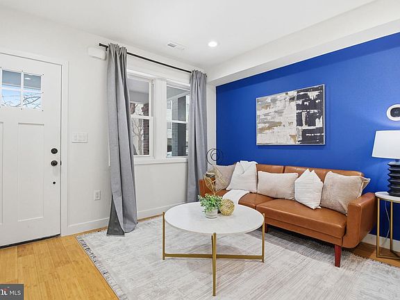 5th image of 1621 Lyman Pl NE