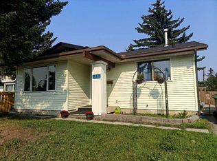 14 W Radcliffe Cres SE, Calgary, AB T2A 5X2