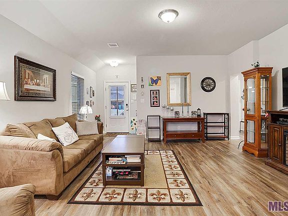3rd image of 8265 Fairlane Dr
