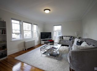 10 Glenwood Ave #2, Edgewater, NJ 07020