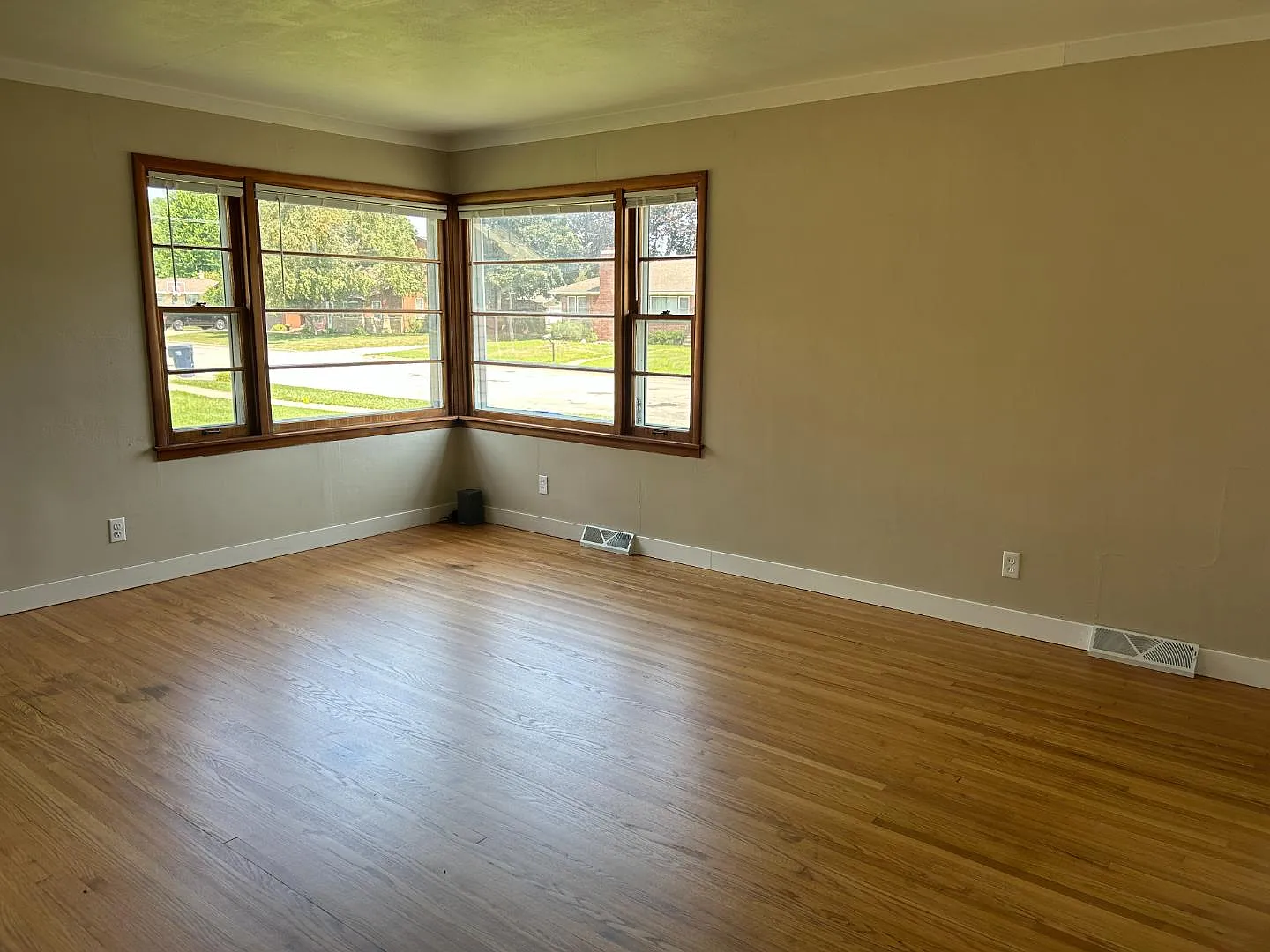 307 North Walnut Street — Photo 2