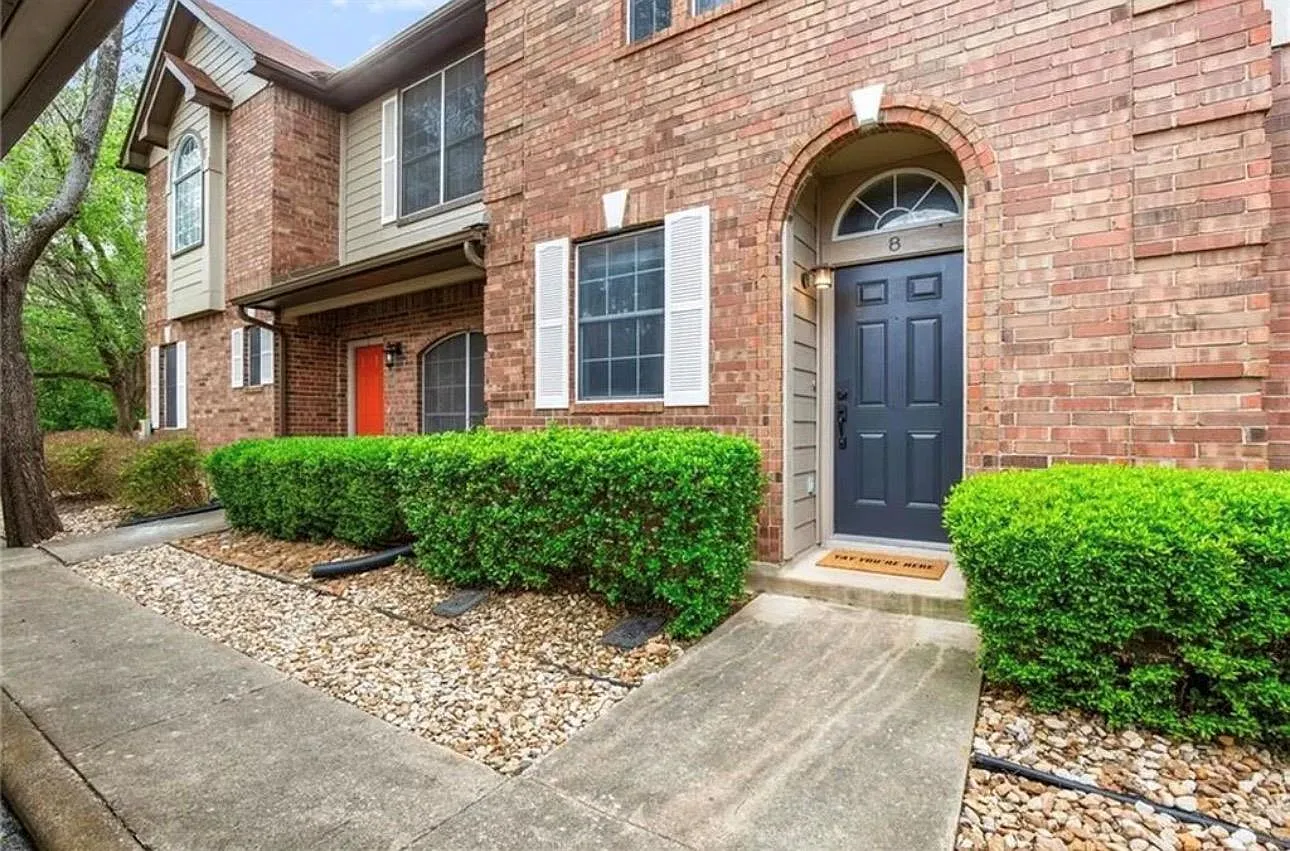 2 bed, 2.5 bath, 1312 sqft, $1,699 — Photo 3
