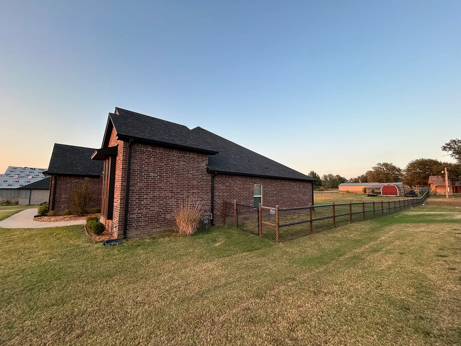 4 bed, 2467 sqft, $2,700 — Photo 3