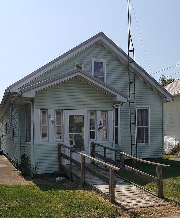 1st image of 208 Front Ave SE