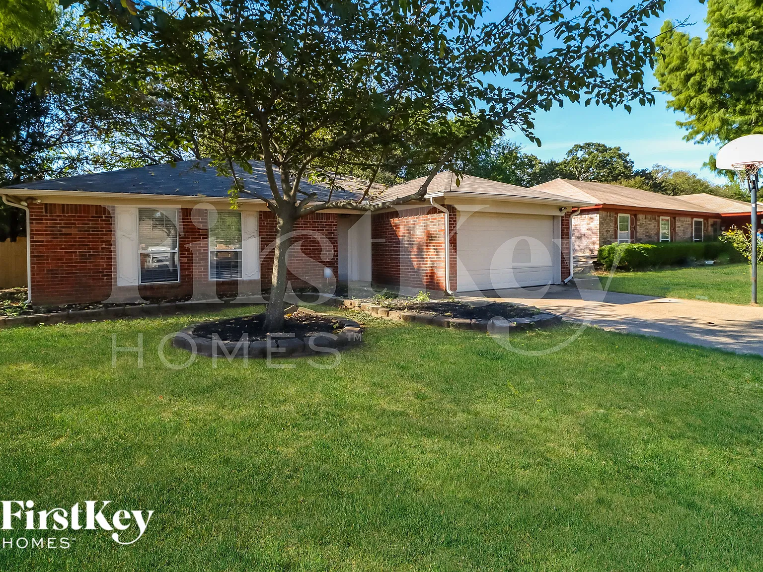 3 bed, 2.0 bath, 1310 sqft, $2,040 — Photo 3