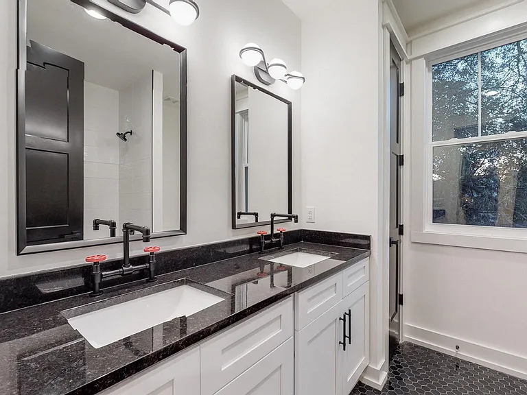 1103B Cecilia Ave — Photo 6