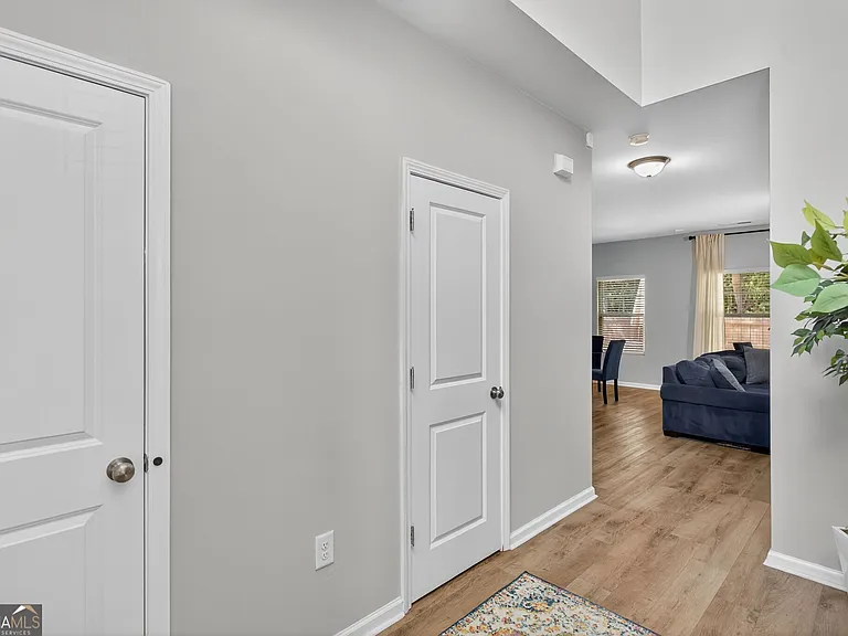 3333 Cascade Parc Blvd SW — Photo 2