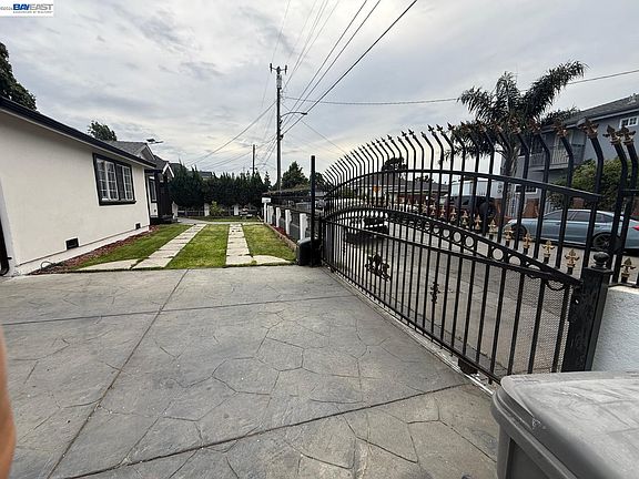 2nd image of 674 Clara St