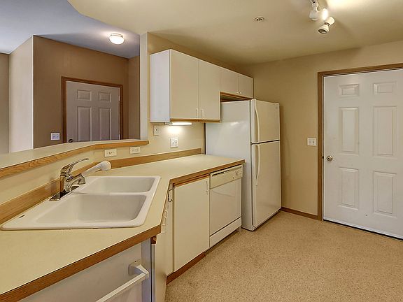 5th image of 22122 41st Ave S Unit 204