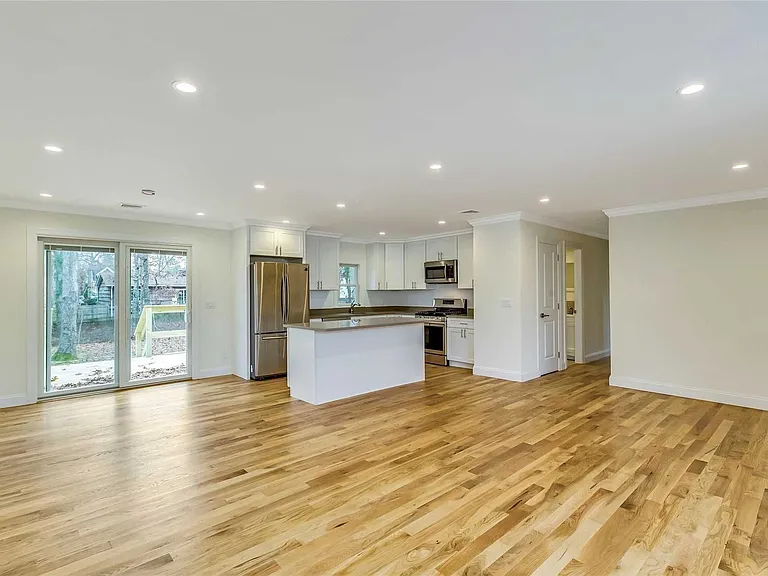 51 Ocean Ave — Photo 6