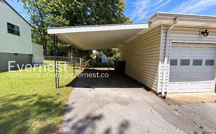 1407 Cloverdale Cir — Photo 23