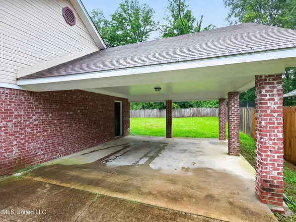 4003 W Lake Rd, Jackson, MS 39212