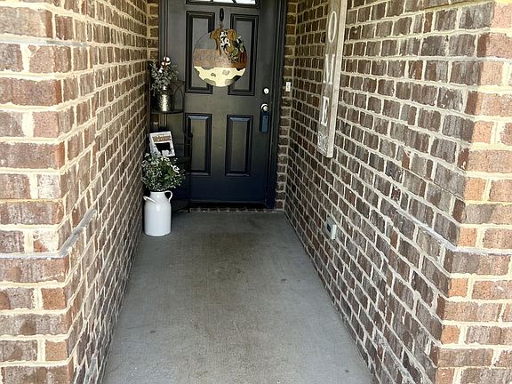 2nd image of 992 Evelyn Dr