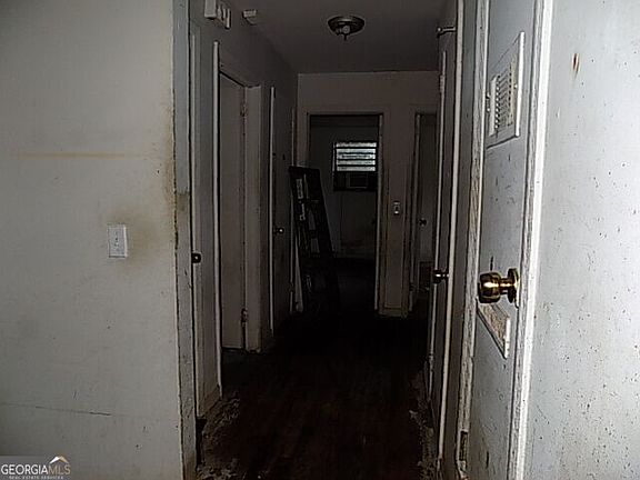 4th image of 210 Palomino Ln