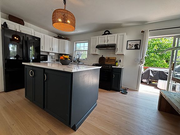 3rd image of 249 East Ave #B