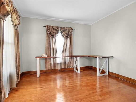 4th image of 515 Colton Ave