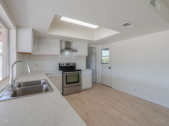 5th image of 531 E Gabrilla Drive