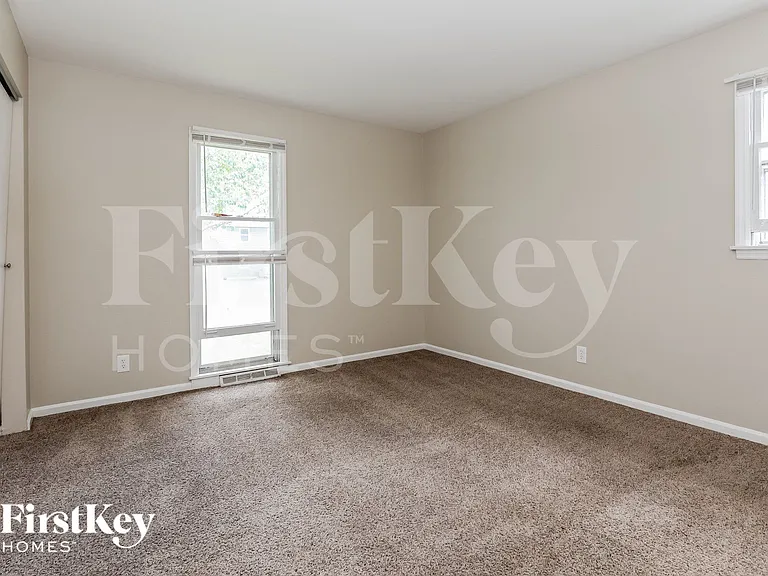 876 N Commonwealth Ave — Photo 10