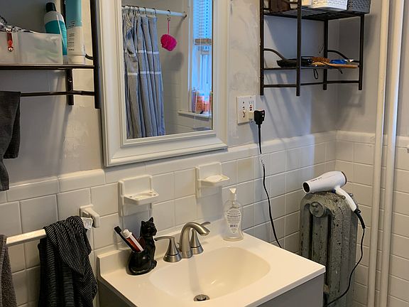 4th image of 158 River St #2