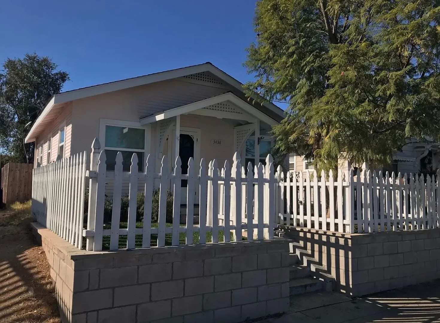 Adorable bungalow with garage and yard! Must See! — Photo 1