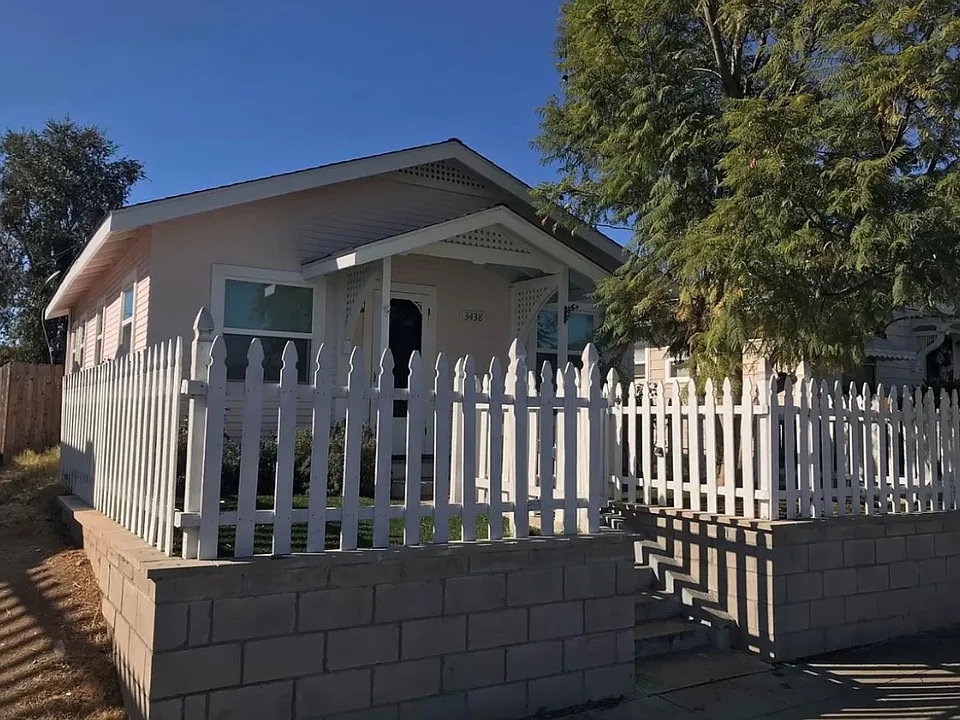 3438 Nile St