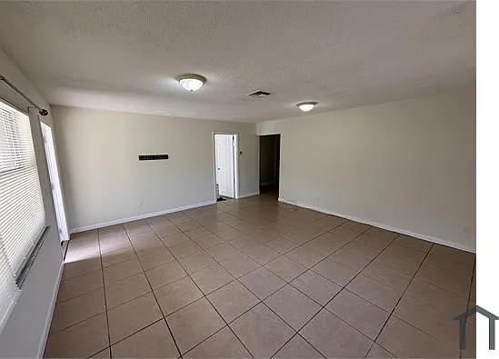 3 bed, 1600 sqft, $2,200 — Photo 2