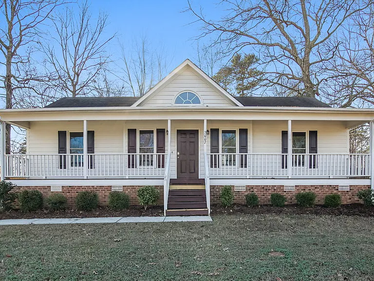 3007 Brittany Dr — Photo 1