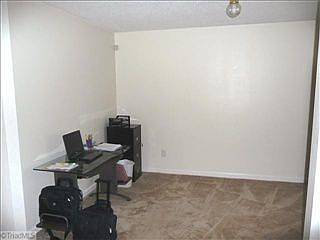 5th image of 906 Townsend Farm Dr
