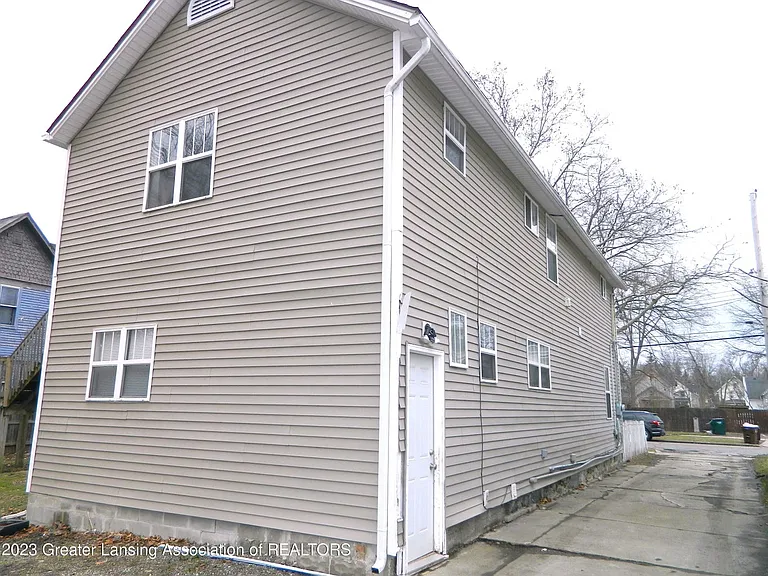 1126 W Michigan Ave — Photo 3