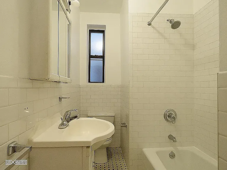 209 21st St #2 — Photo 5