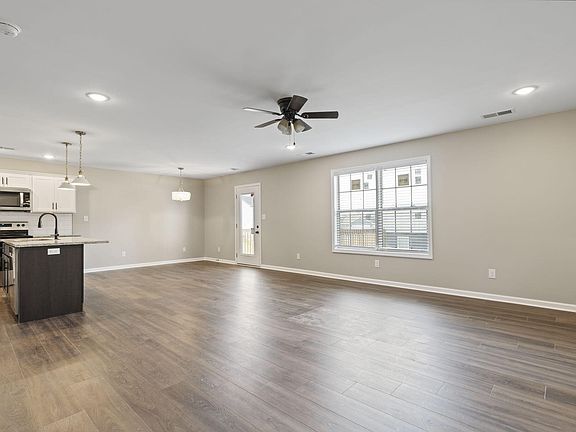 4th image of 600 Lillie Ct