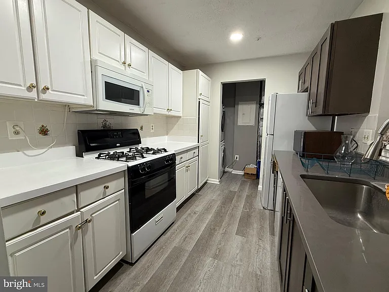 10019 Vanderbilt Cir #14-16 — Photo 6