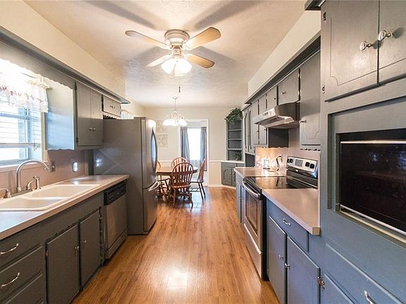 4th image of 3721 Tulane Cir