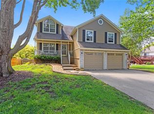 704 NE Ridge Creek Dr, Blue Springs, MO 64014