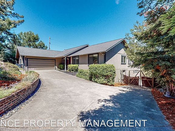 4th image of 1400 Highland Cir