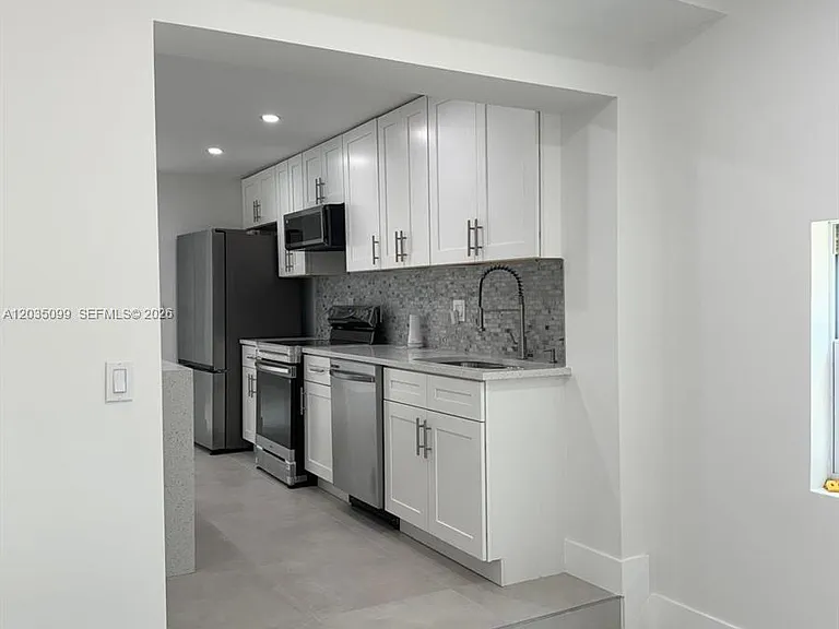 4028 SW 49th Ct — Photo 10
