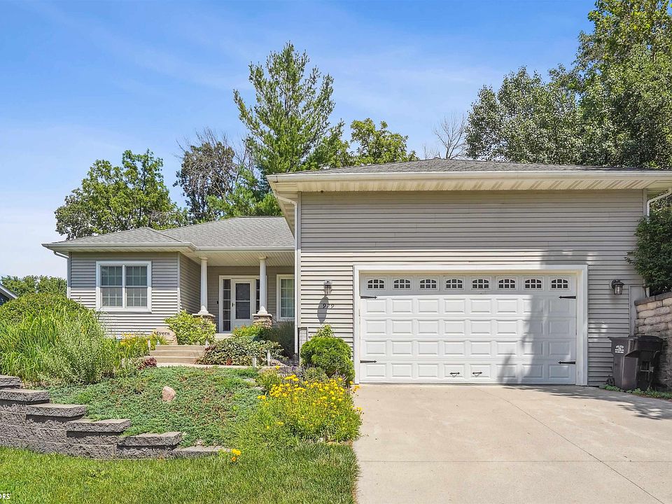 1st image of 929 Sampson Dr