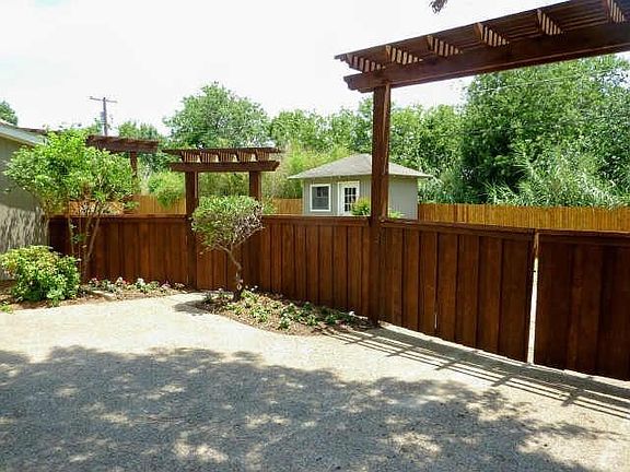 3rd image of 4116 Meadowdale Ln