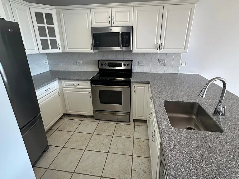 415 Newark St #3F — Photo 2