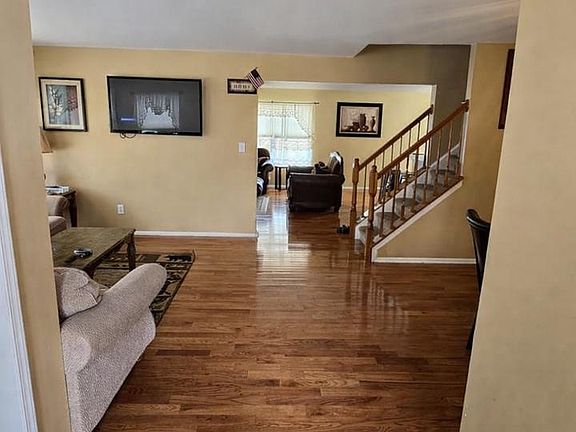 3rd image of 12 Durham Dr